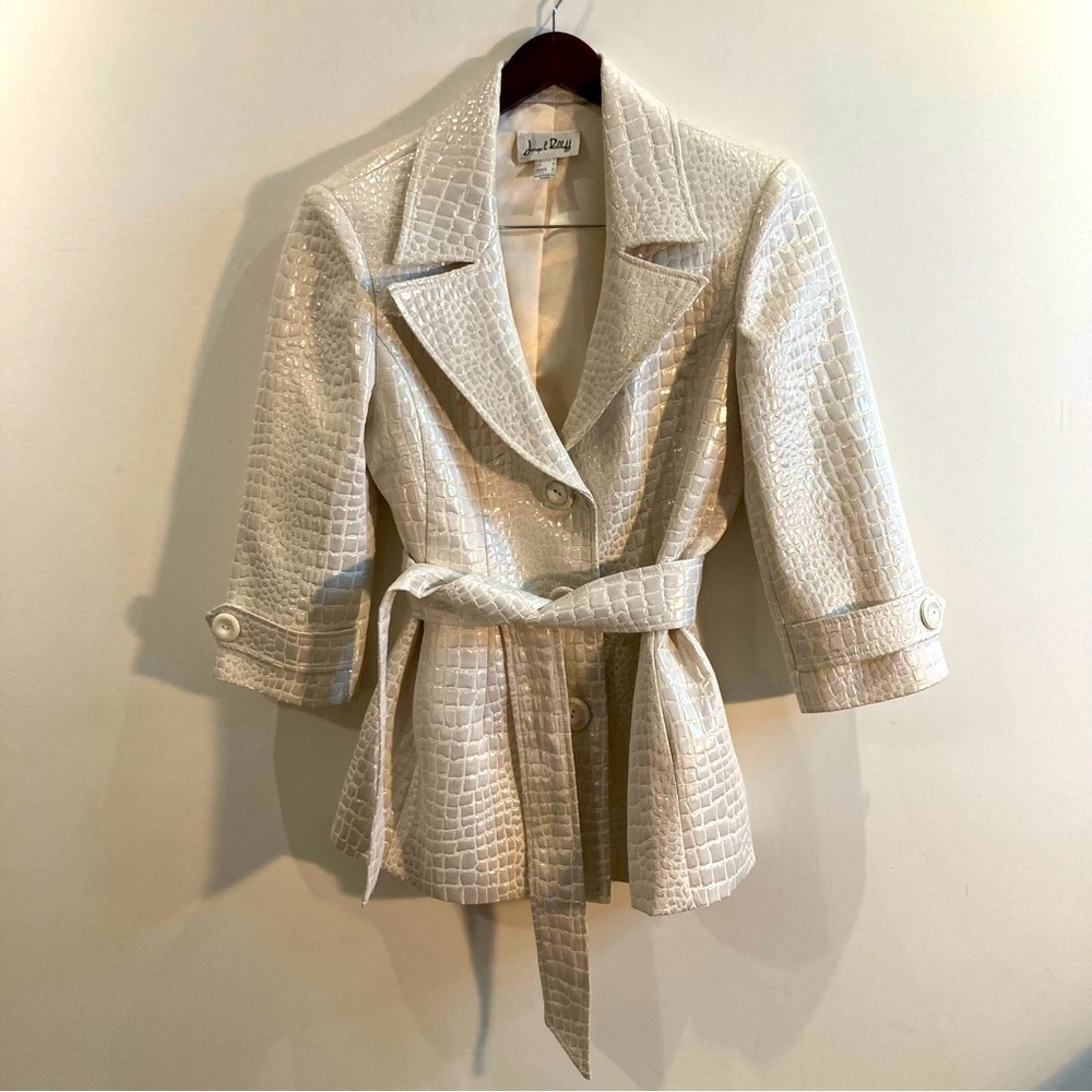 JOSEPH RIBKOFF Sz 12 Pearlescent Croc Fabric Belt & Pockets 3/4 Sleeves Blazer…